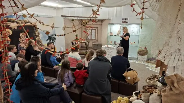 Vánoční EDU v muzeu: Od jablíčka ke skleněné baňce – kouzla Vánoc pod stromečkem – Přednáška / workshop, Jihlava