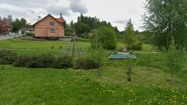 Dětské hřiště Na Malé straně – Dětské hřiště, Řásná