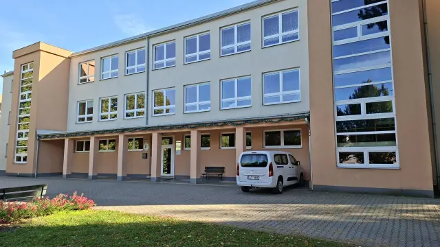 Základní škola – Škola / školka, Třešť